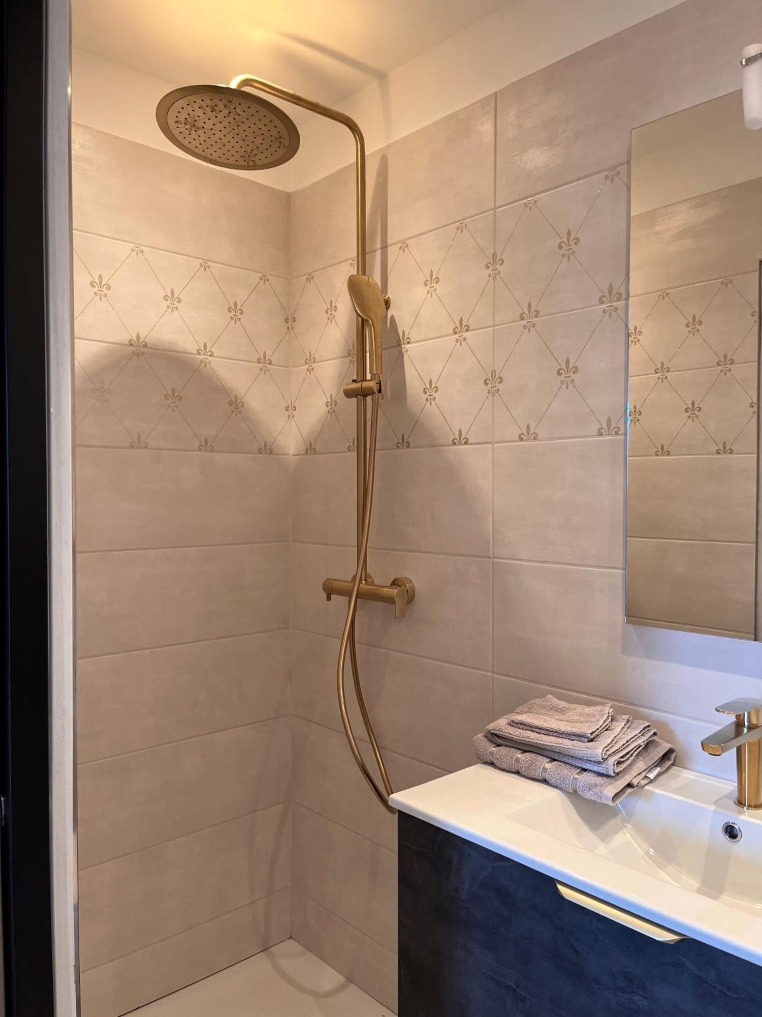 Hdg Hotel Gare De L'Isle Adam Appart'S Hotel Parmain Экстерьер фото