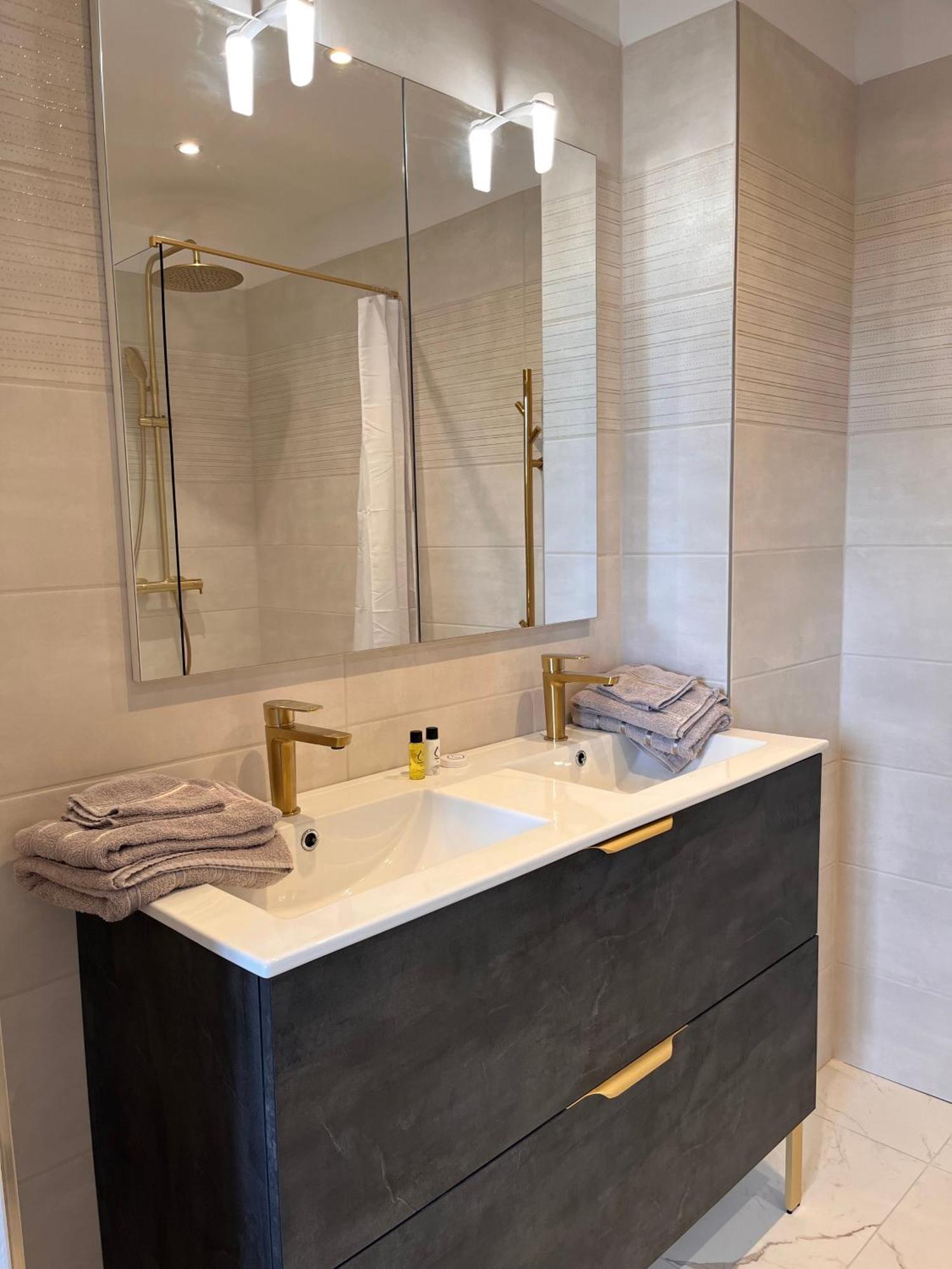 Hdg Hotel Gare De L'Isle Adam Appart'S Hotel Parmain Экстерьер фото