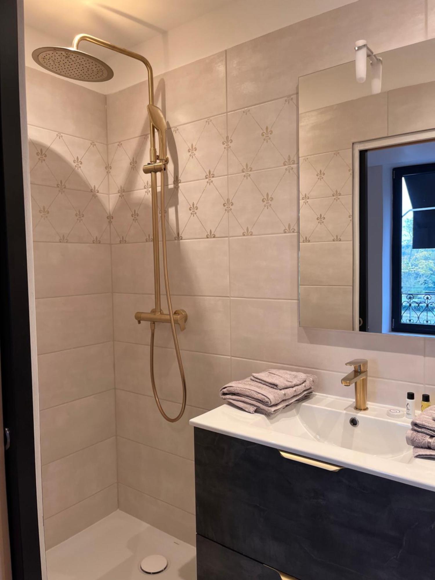 Hdg Hotel Gare De L'Isle Adam Appart'S Hotel Parmain Экстерьер фото