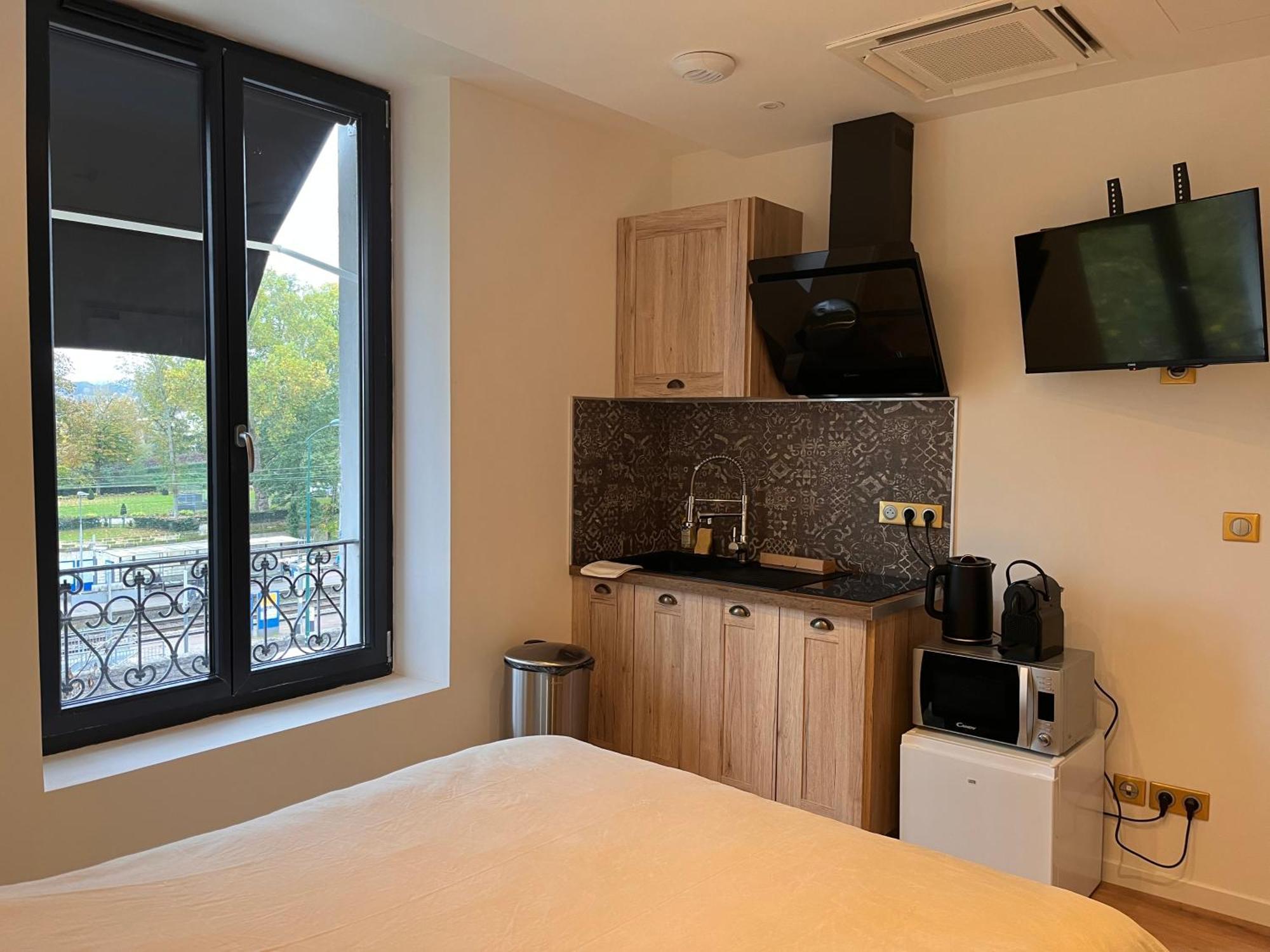 Hdg Hotel Gare De L'Isle Adam Appart'S Hotel Parmain Экстерьер фото
